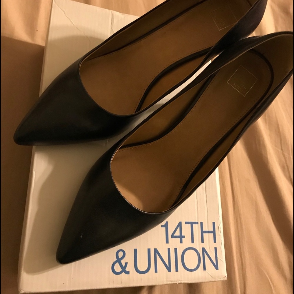 Black pumps nwt